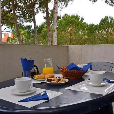 アパート Familiar Flat With Swimming Pool *